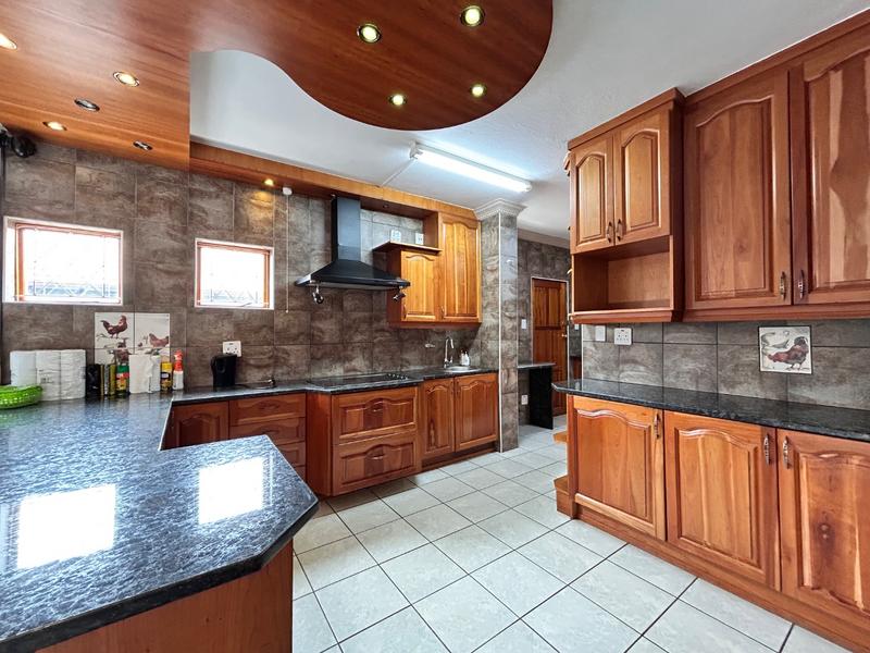 5 Bedroom Property for Sale in Birdwood Estate North West